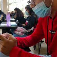 Iñigo en clases con cubrebocas jajaja 