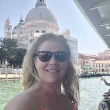 Hi,my name is Krisztina.I would like to teach you Hungarian,would you teach me Italian?