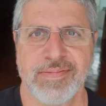 Brazilian wants to improve English and teach portuguese