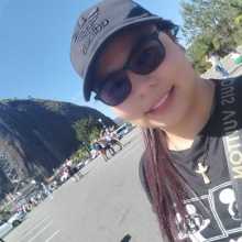 Hi! I'm María. I'm from Colombia and I'm  here because I  want to practice English 