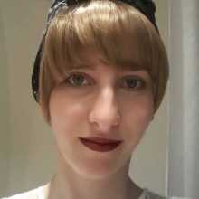 Je suis francaise de naissance. I'm a french woman.