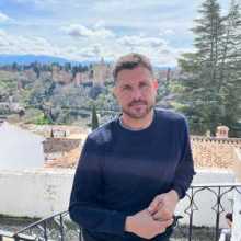 I,m Pepe. I I´m  trying to improve my english speaking . I,m Spanish native and I look for a people who wants to exchange languages. I like sports, culture, gastronomy and whatever comversation you are interested.