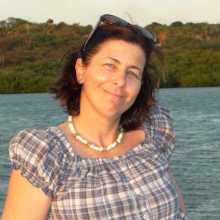 J'm looking for someone, preferably a woman, to help me improve my english