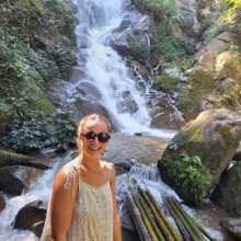 Hi, I'm Axelle. I've 24 years, I'm french. I love travelling and I just bring back to Australia so I would like to keep going to practice.