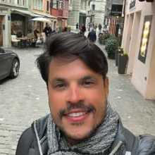 Hi, I’m Alexandre and I’m here for study English.