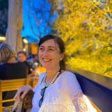 I need to practice speaking English for study, research, and work purposes. I am a native Italian speaker and can help anyone who wants to learn to converse in Italian.