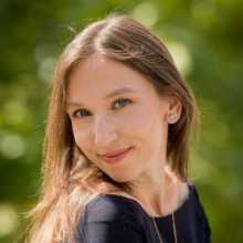 Hi ! I'm Floriane, I'm 33 years old and I am a mum of two little boys who are respectively 10 and 7. I live close to Paris and I work in insurance.