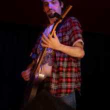 “old” guitarist on the comeback trail who'd like to perfect his English and meet new people in a respectful manner