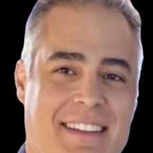 Leonardo Metello is a middle-aged health professor whose pleasant, empathetic, and trustworthy personality is reflected in his appearance. He has graying hair and a calm, serene facial expression.