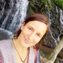 Nuataa Sonáya - Traveler at heart, yoga teacher and artist. Looking for an intensive language exchange. Would love to learn German again - can offer my Spanish and English.