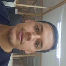 Mi nombre es patricio, tengo 28 años y me interesa mucho aprender ingles, me encantaria poder hablar con personas nativas o personas que conozcan la lengua siento que me ayudaria mucho, mi lenguaje nativo es el español y estaria encantado de hacer un intercambio de conocimientos con personas afines de aprender el lenguage