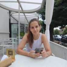 Hi there! My name is Eliana Santos and I would like to speak to native english speakers. Thks a lot!