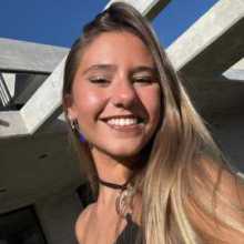 Im Emilia, 21 years old. I want to learn english