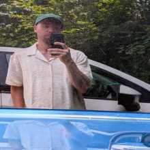 Estou um Suico quem gosto de conhecer novas pessoas. Sou criativo e curioso.