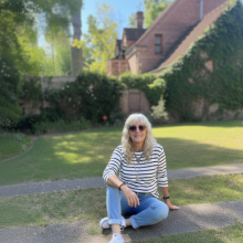 Hola, soy María, de Buenos Aires, Argentina. Me encanta tejer,  hacer artesanías, leer y descubrir otras culturas. Busco mejorar mi inglés y, a cambio, puedo ayudarte con tu español. Me gustaría que podamos aprender con paciencia y disfrutar del intercambio. Me interesa conectar con personas amables que quieran practicar idiomas y hablar sobre cultura y costumbres.