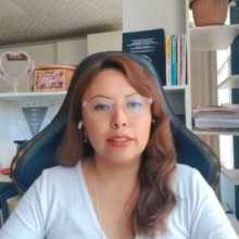 I´m an English student and a native Spanish speaker, looking for an English native who wants to share a conversation in both languages. I'm sociable, cheerful, well- educated, and I can talk about many diferent topics. If you're interested, please contact me.