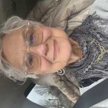 I am looking for a language partner who can help me with my French, while I help them with English. 