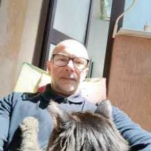 Talking about gym, food plans and fitness, reading, technology. 