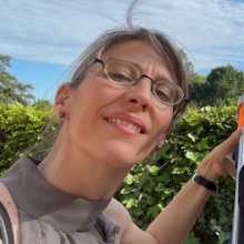 Hi! My name is Delphine, I am 44 years old, I am French and I would like to find a native English partner to improve my English. I am looking for someone serious and motivated who would like to practice with me for several months. If you want to improve your French, I can help you as a native French speaker. At first, we could exchange chat messages (I'm still a bit shy). Then, we could do voice messages and, little by little, have video calls on Teams or WhatsApp.