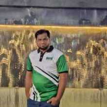 In this picture I wear a tea shirt with blue colour