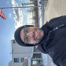 Moreno, oculos de grau com barba 