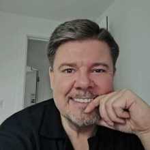 Hi all, my name is Michael , would love to expand on my limited Farsi vocabulary and be able to hold conversation in day to day situations. 