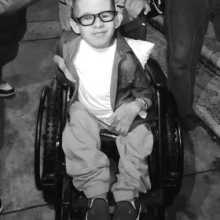 The photo is not fake. I'm interested in meeting people to improve and socialize 