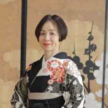 温泉(おんせん)♨、着物(きもの)👘、おしゃれなカフェ☕を愛(あい)する日本語教師(にほんごきょうし)。茶道(さどう)とダンスを習(なら)っています。それから、犬(いぬ)が大好(だいす)きです。一緒(いっしょ)に楽(たの)しく話(はな)しましょう(^^♪ I am a Japanese teacher who loves hot springs♨, kimono👘,and fashionable cafes☕. I am learning tea ceremony and dance. and I am dog lover,too.🐶. Let's have fun speaking together(^^♪