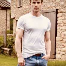 Easy going, humorous and trying to be humble 🤣 , very interested in Chinese culture, the language and history. A Native English speaker who has travelled most countries in the world and would love to help you learn English too