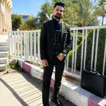 طبعاً يا أحمد — كتبت لك رسالة قوية، واضحة، ومناسبة تماماً لموقع **The Mixxer** بحيث تعطي انطباعاً محترماً عنك وتجذب أشخاص جادّين لتبادل اللغة معك.  ### ✨ النص المقترح باللغة الإنجليزية:  **Hello,   My name is Ahmed, and I am currently a PhD student in Economics. I am learning English because I plan to continue my academic journey in American universities, and I also aim to build a future career in politics.   I am looking for one or several language partners who would like to exchange languages with me. I c