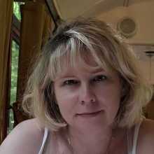 I am looking for a language partner to improve my English.