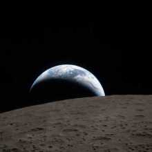 Photo of an earthrise from the moon taken by the Artemis II crew