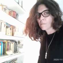 I´m a woman, and I'm 46 years old. I have brown eyes and hair. 