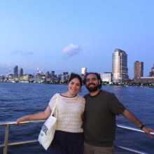Bilingual Spanish/English. I'm a teacher exploring this website for my high school students. 